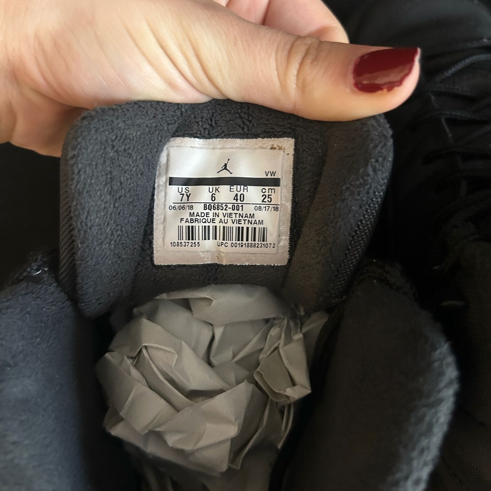 Nike Air Jordan 12 Retro GS Winterized Triple Black 2018 BQ6852-001 Size 7 Y - Picture 4 of 5